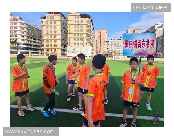 阿豹足球带你领略激情四溢的绿茵场，感受团队合作与拼搏精神的魅力